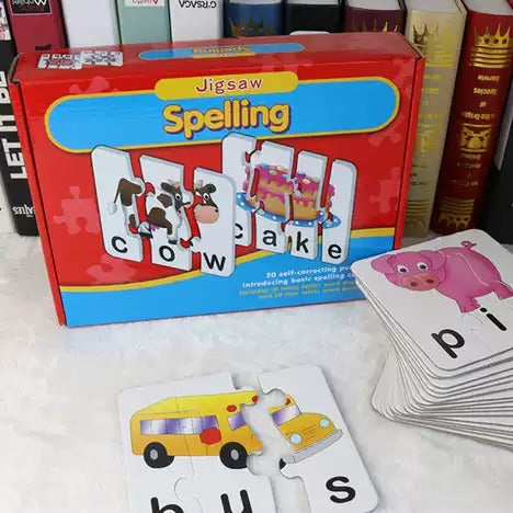 Match It! Spelling – 24 Self-Correcting Puzzle Pieces